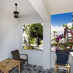 8 House Szálloda *