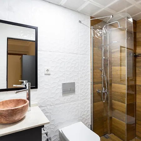 Ξενοδοχείο 8 House *