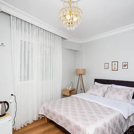 8 House Ξενοδοχείο