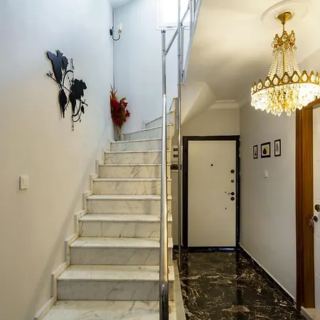 8 House Ξενοδοχείο *