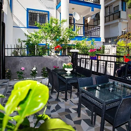 Ξενοδοχείο 8 House