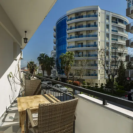 8 House Ξενοδοχείο Balçova