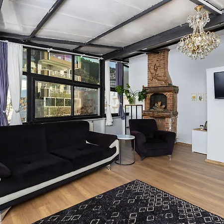 8 House Ξενοδοχείο *