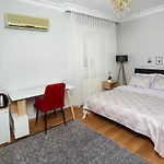 8 House Hotel *
