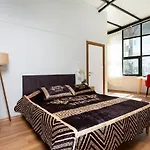 Hotel 8 House *