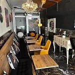8 House Hotel *