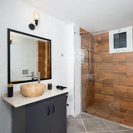 Отель 8 House *