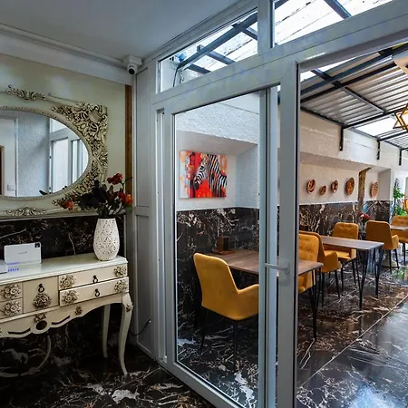 Hotel 8 House Balcova
