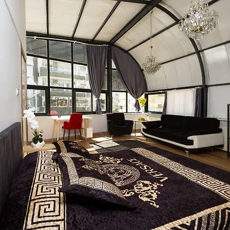 8 House Отель Balcova