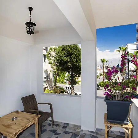 8 House Отель *