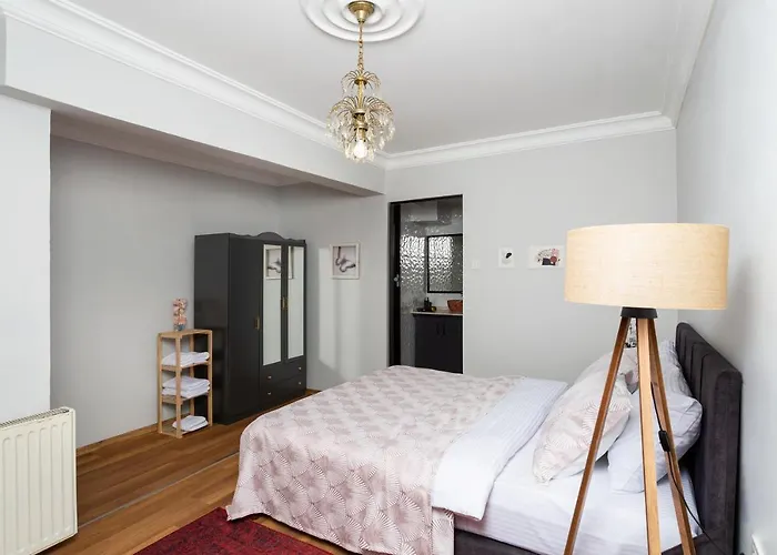 8 House Szálloda Balçova