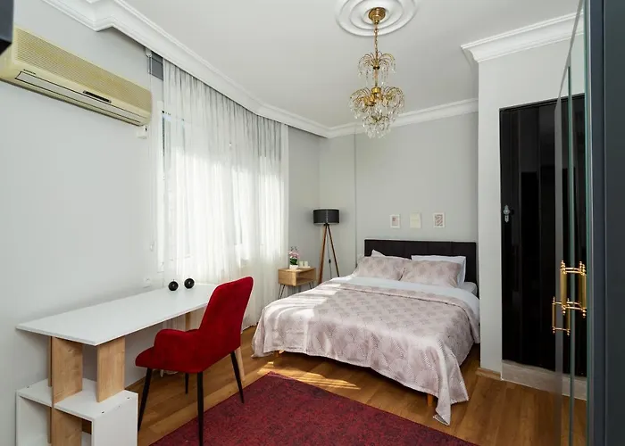 8 House Szálloda Balçova